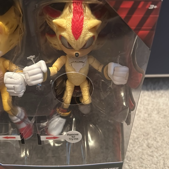 Sonic the Hedgehog 3: Super Shadow / Super Sonic Light-Up 2-Pack - Picture 4 of 11